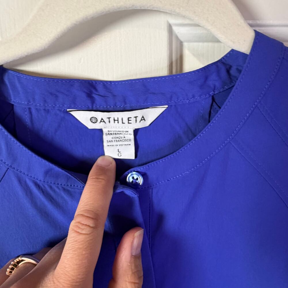 Athleta Performance Poplin Popover Short Sleeve Lazurite Blue Button Top L NWT - Picture 4 of 8